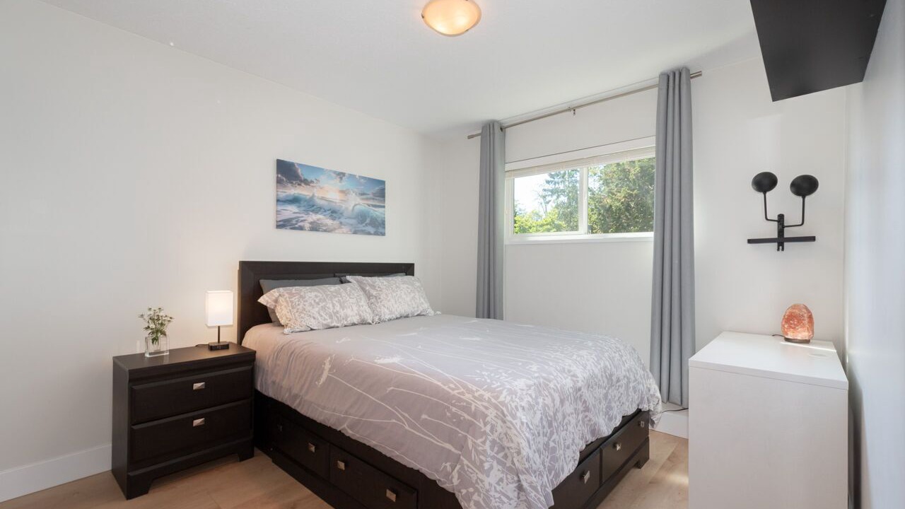 Photo of Bedroom in Deep Cove