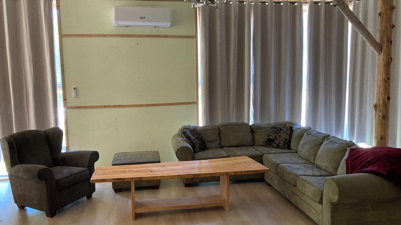 Photo of Livingroom in Whaletown