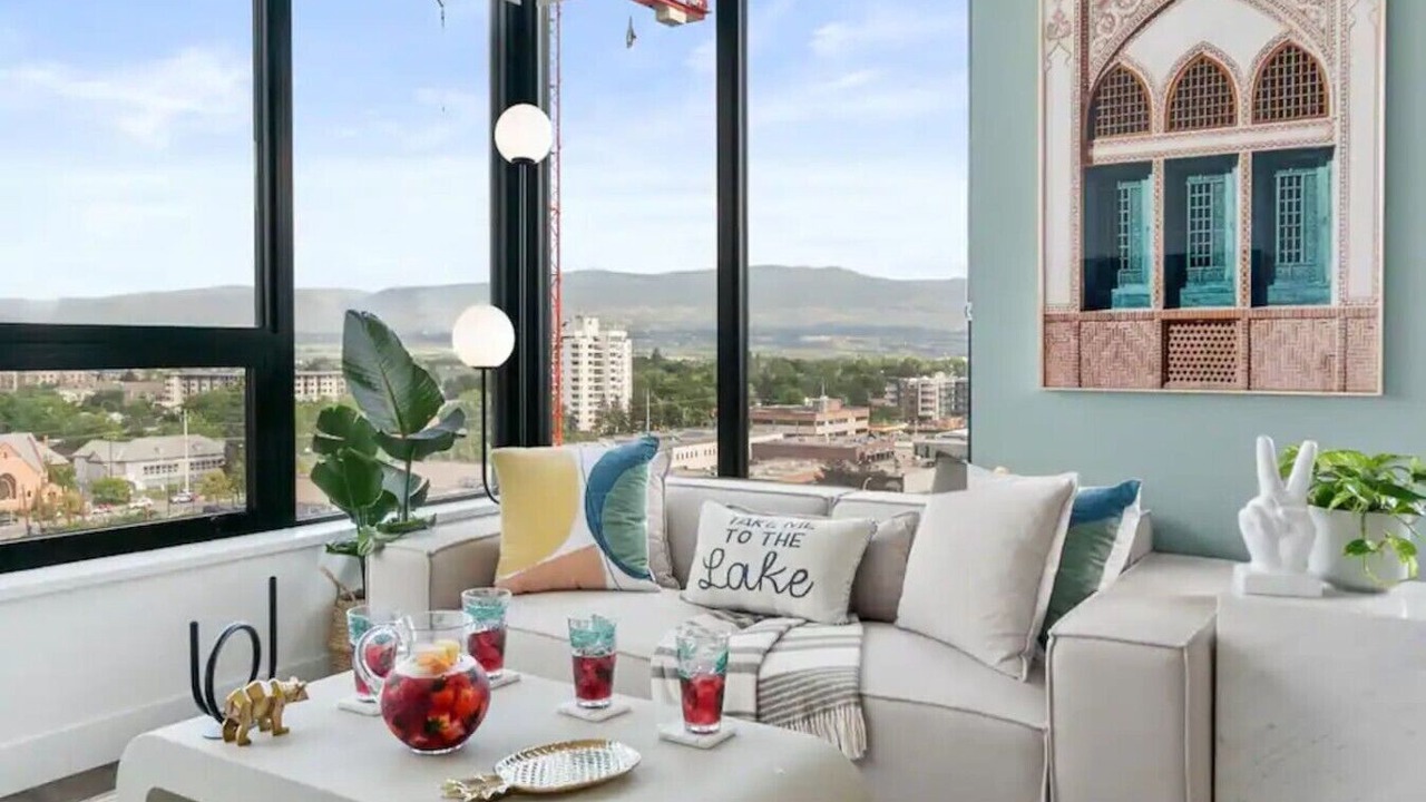 Photo of Livingroom in Downtown Kelowna