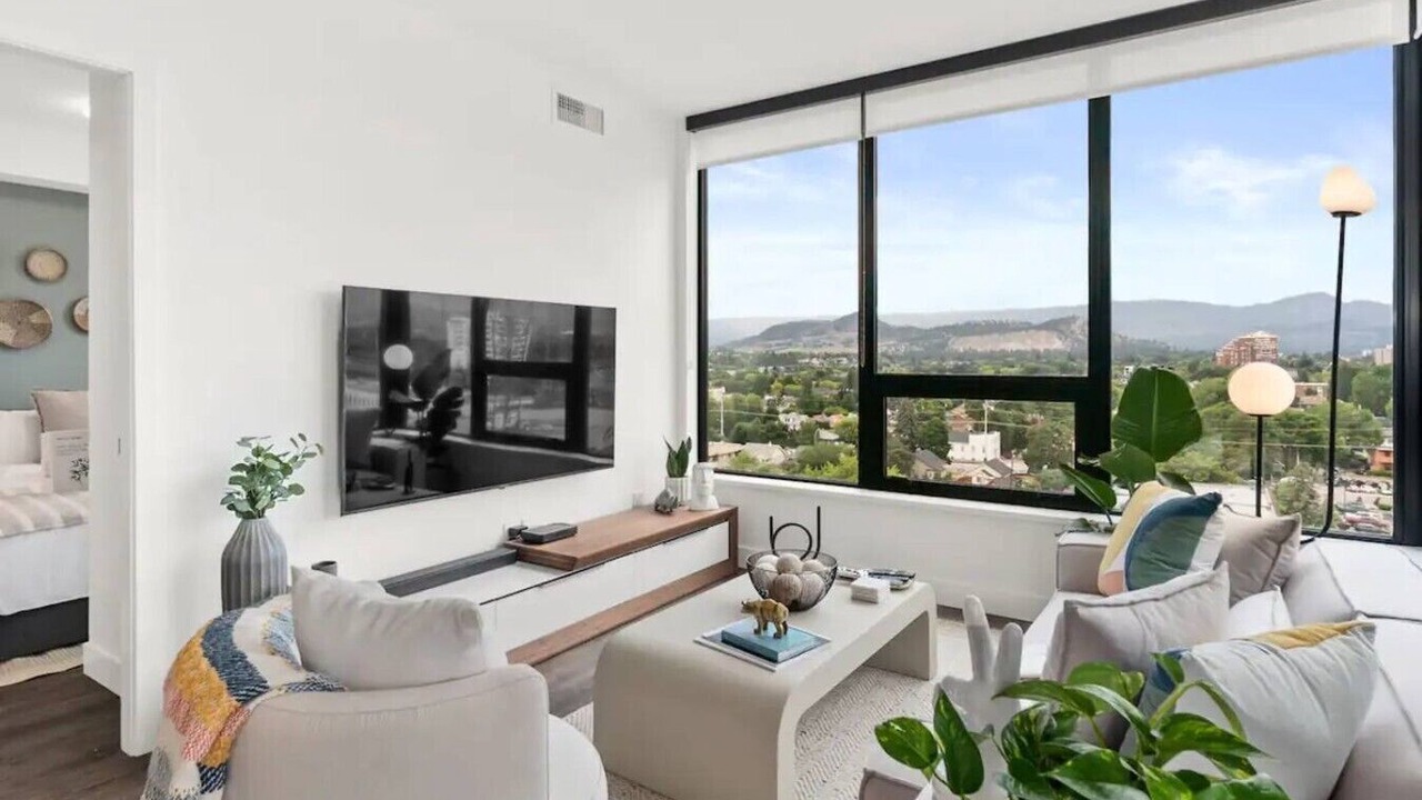 Photo of Livingroom in Downtown Kelowna