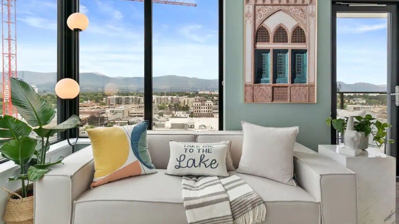 Photo of Livingroom in Downtown Kelowna