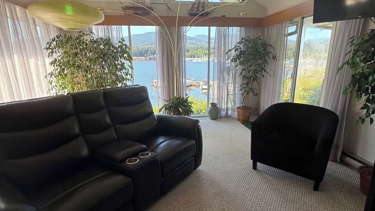 Photo of Livingroom in North Oyster