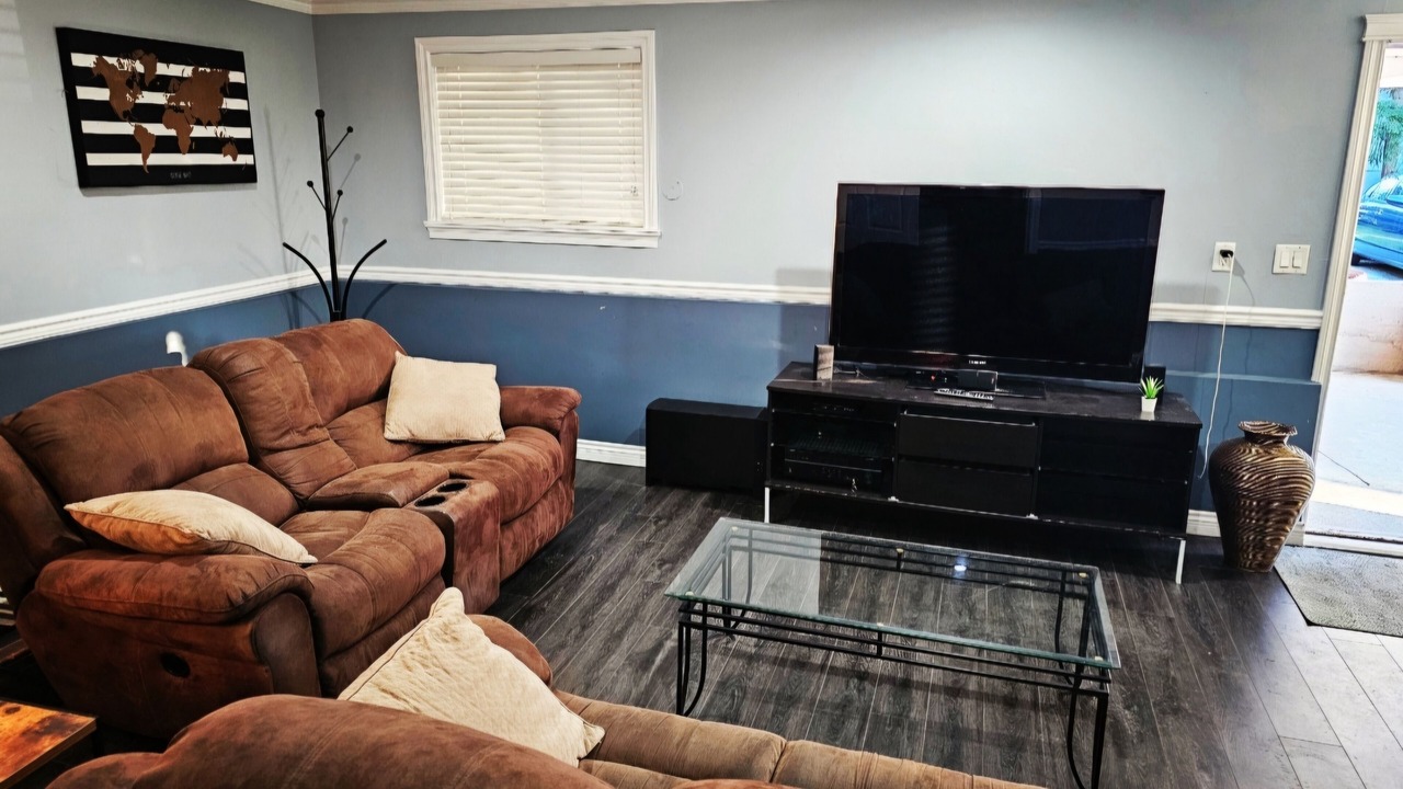 Photo of Livingroom in Surrey Newton