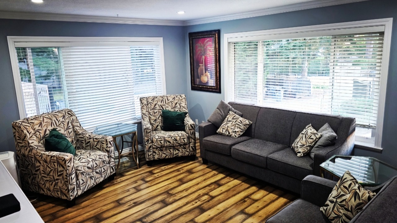 Photo of Livingroom in Surrey Newton