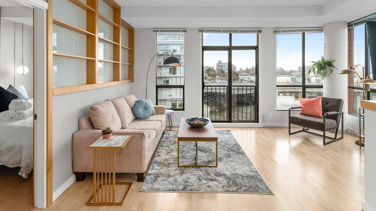 Photo of Livingroom in Downtown Victoria