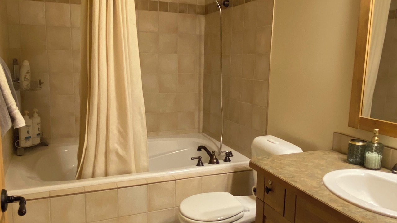 Photo of Bathroom in Golden
