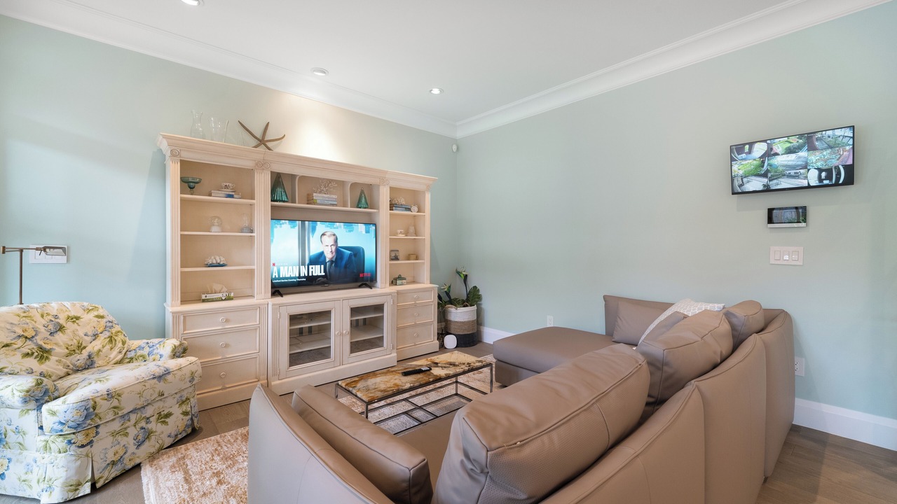 Photo of Livingroom in West Point Grey
