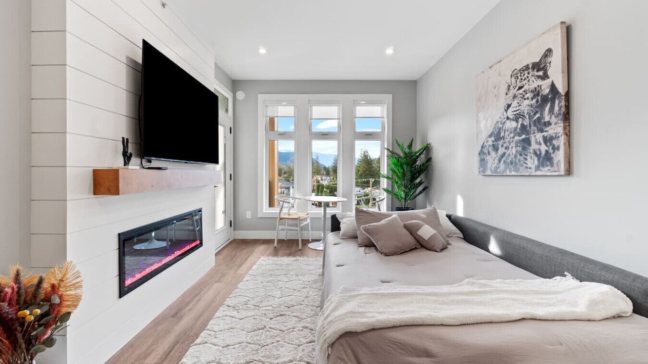 Photo of Bedroom in Harrison Hot Springs