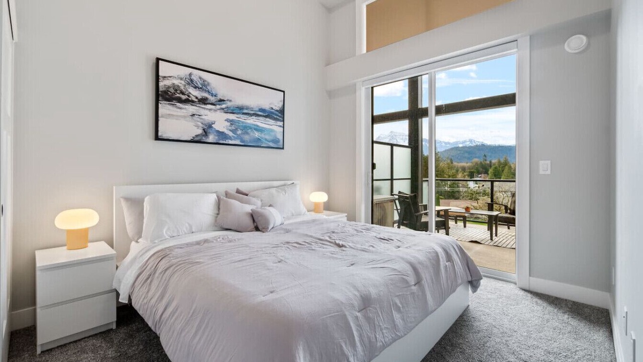 Photo of Bedroom in Harrison Hot Springs