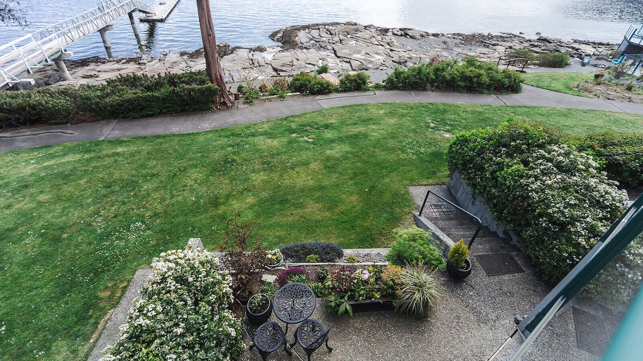 Photo of Patio Balcony in Yellow Point