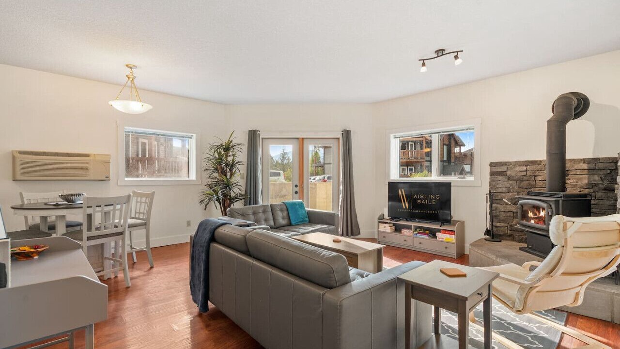 Photo of Livingroom in Radium Hot Springs