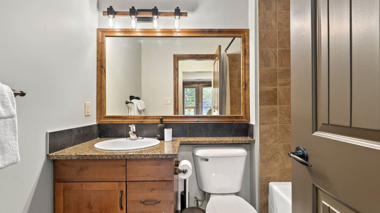 Photo of Bathroom in Radium Hot Springs
