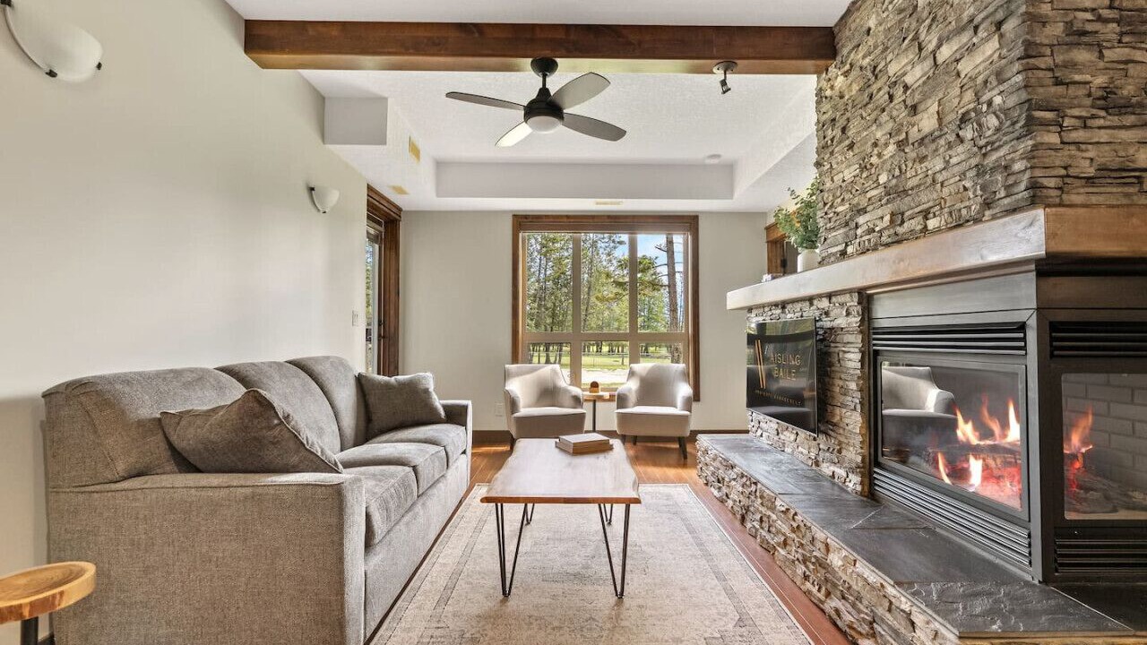 Photo of Livingroom in Radium Hot Springs