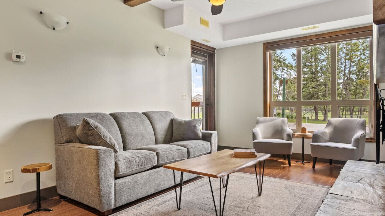 Photo of Livingroom in Radium Hot Springs