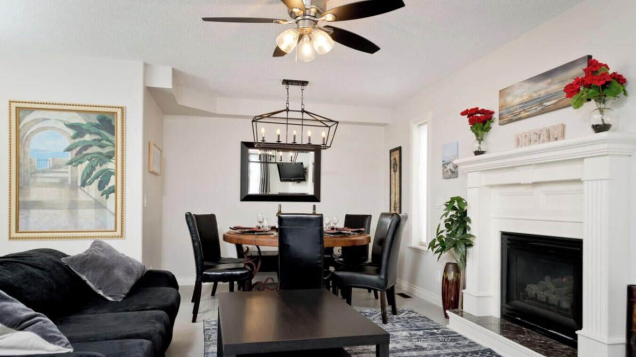 Photo of Livingroom in Arbour Lake