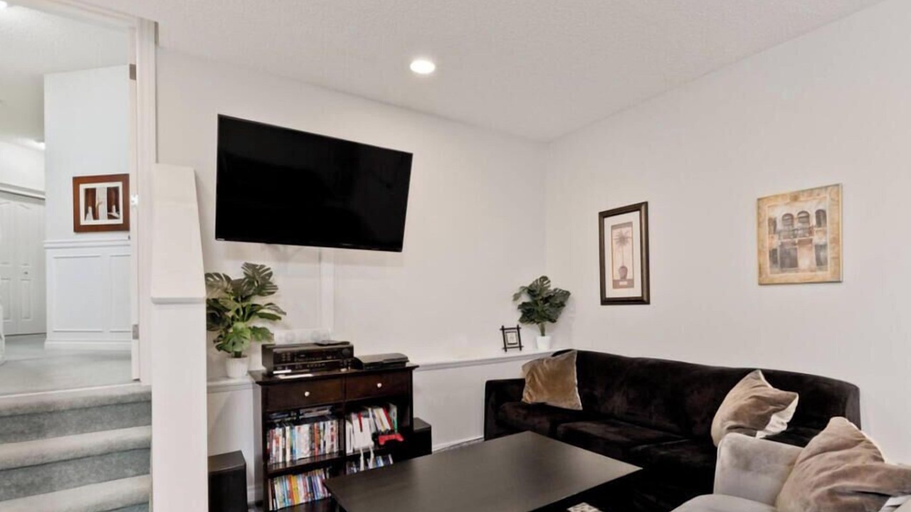 Photo of Livingroom in Arbour Lake