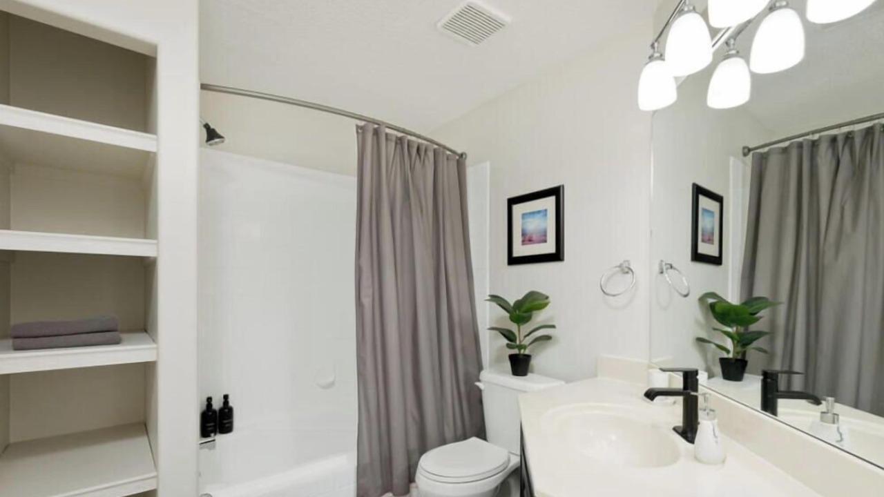 Photo of Bathroom in Arbour Lake