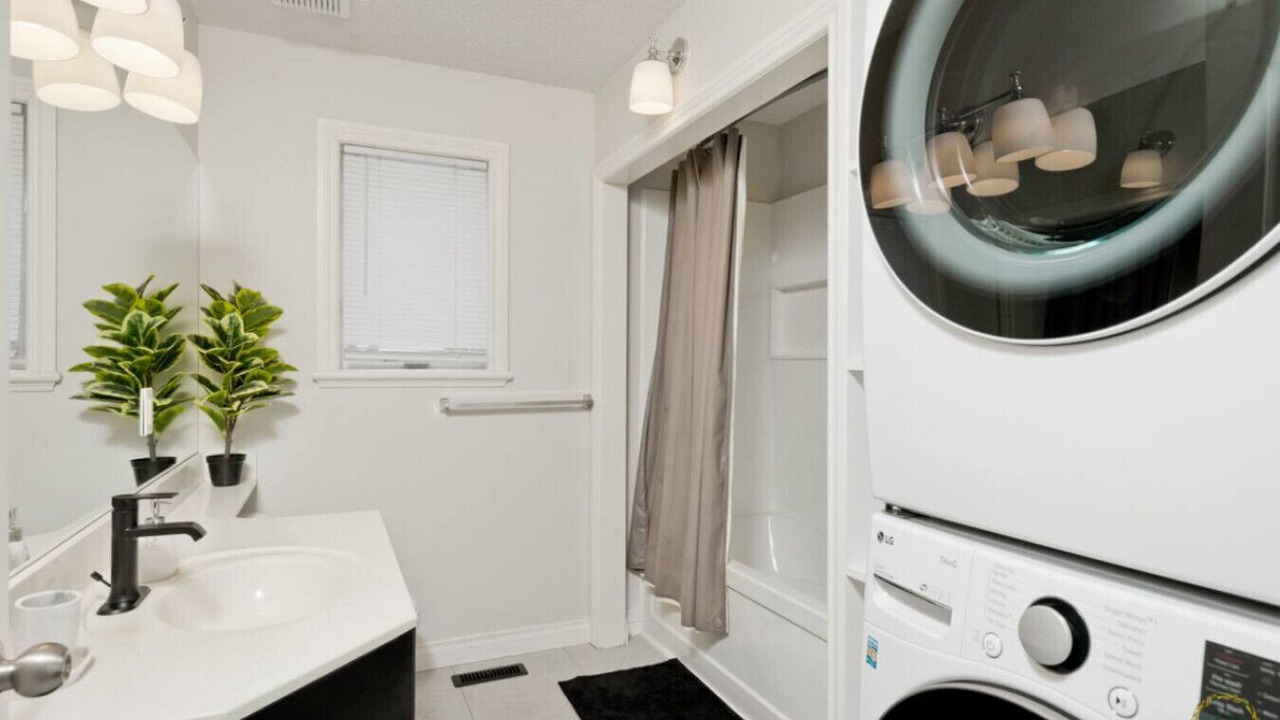 Photo of Bathroom in Arbour Lake