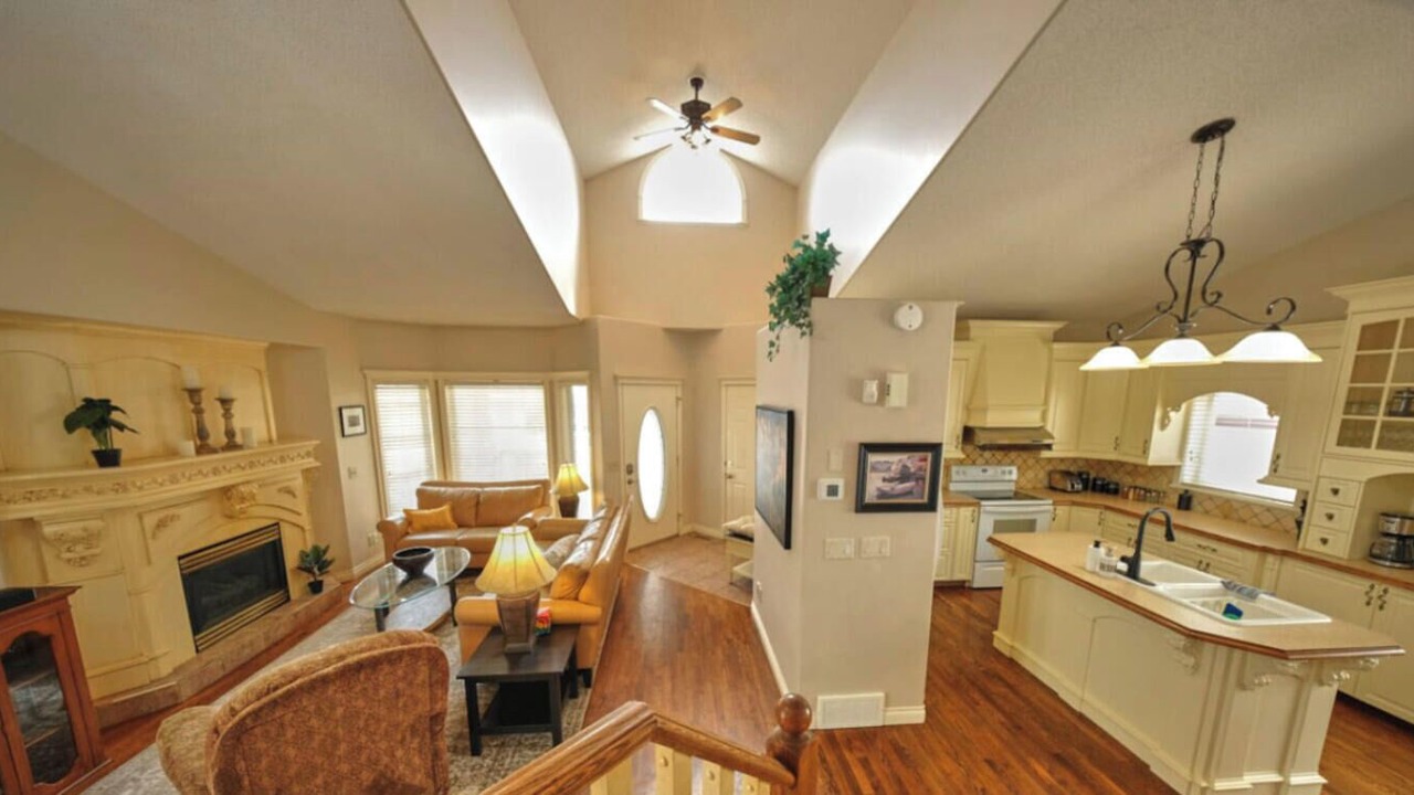 Photo of Livingroom in Arbour Lake
