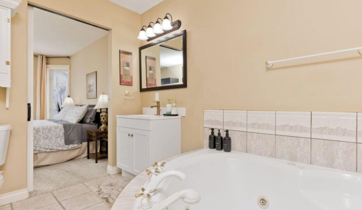 Photo of Bathroom in Arbour Lake