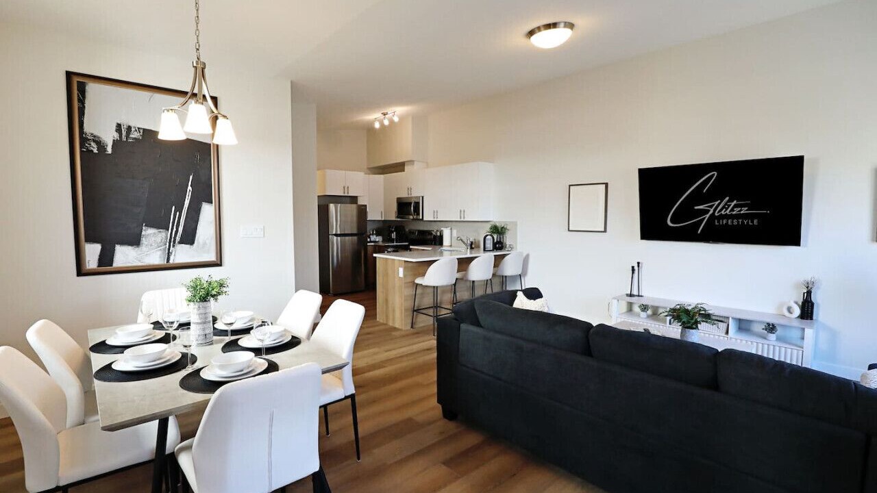 Photo of Livingroom in North Central Edmonton