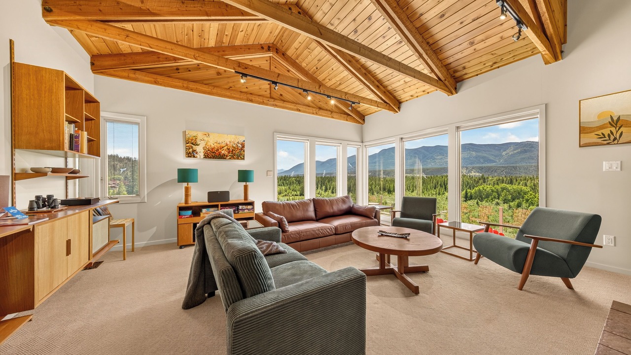 Photo of Livingroom in East Kootenay