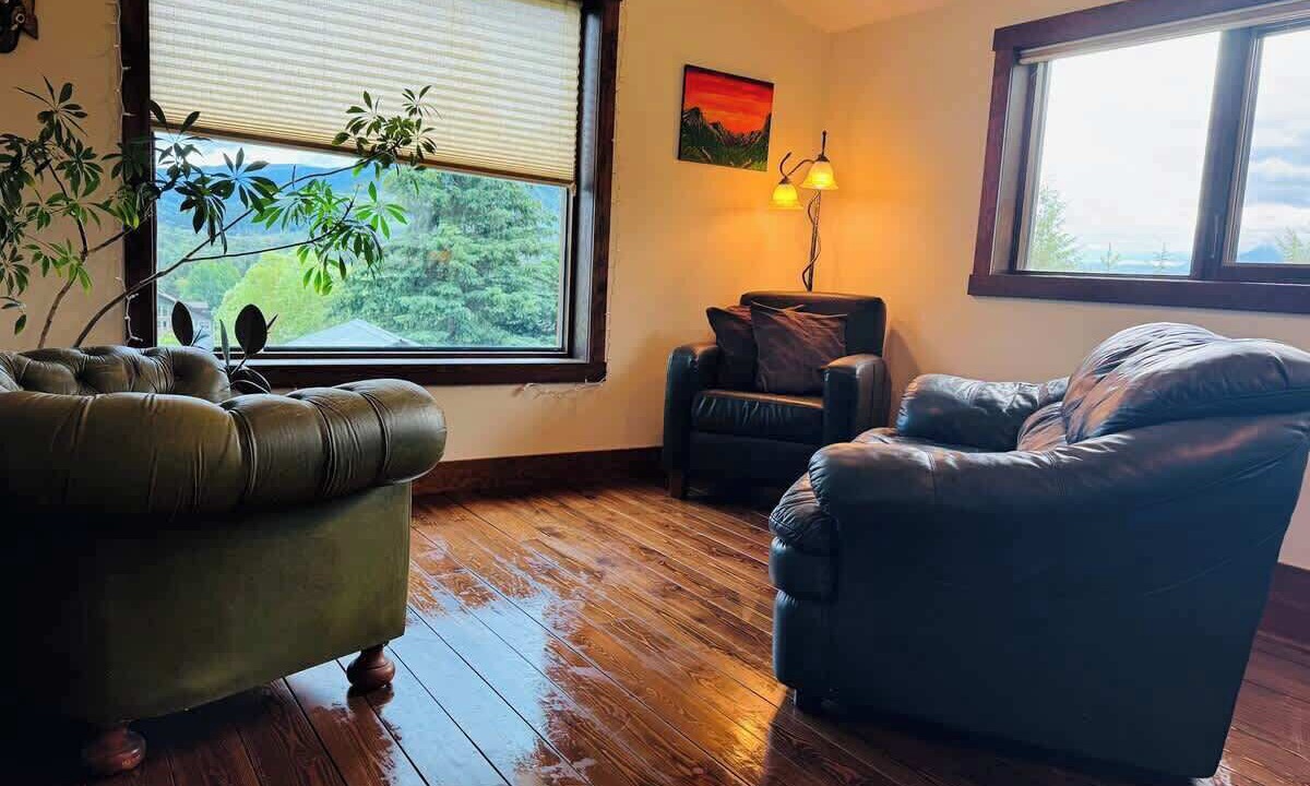 Photo of Livingroom in East Kootenay