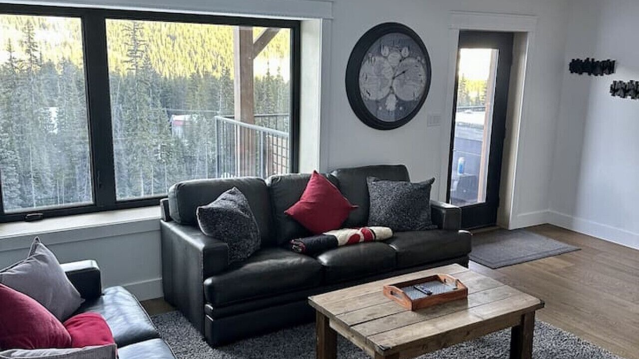Photo of Livingroom in Apex Mountain