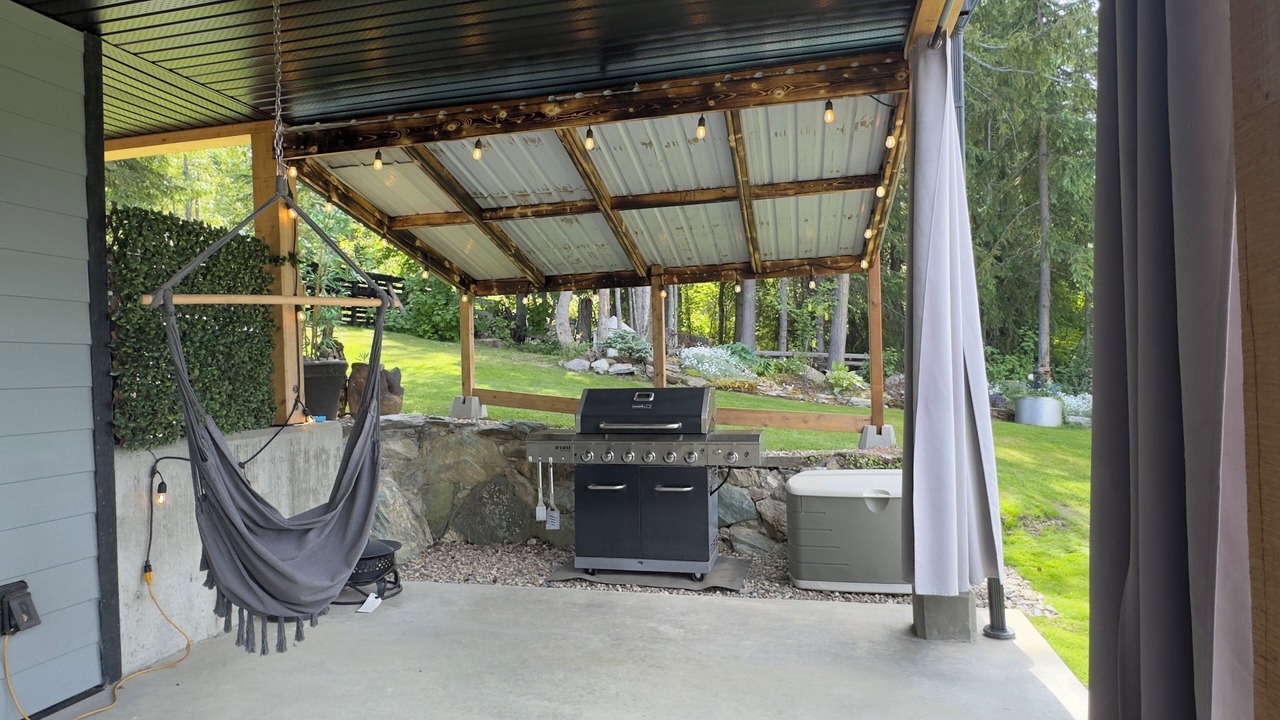Photo of Patio Balcony in Eagle Bay