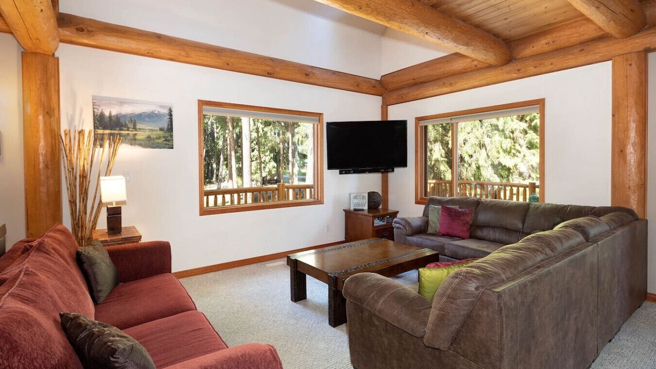 Photo of Livingroom in Scotch Creek