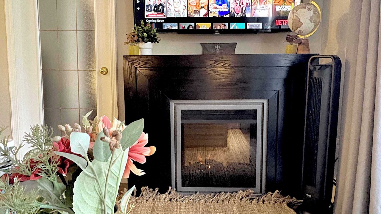 Photo of Livingroom in North Central Edmonton