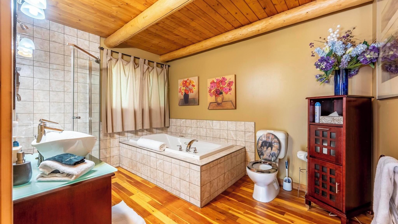 Photo of Bathroom in Golden