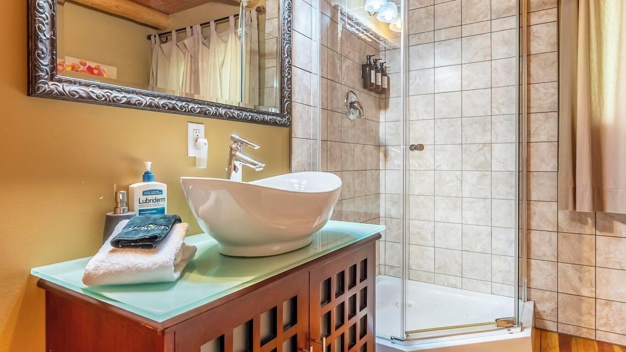 Photo of Bathroom in Golden