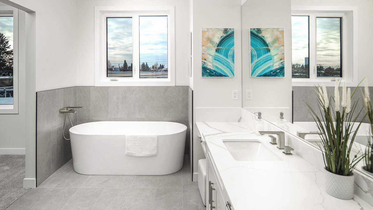Photo of Bathroom in Banff Trail