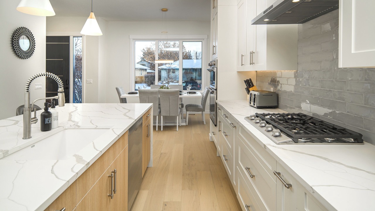 Photo of Kitchen in Banff Trail