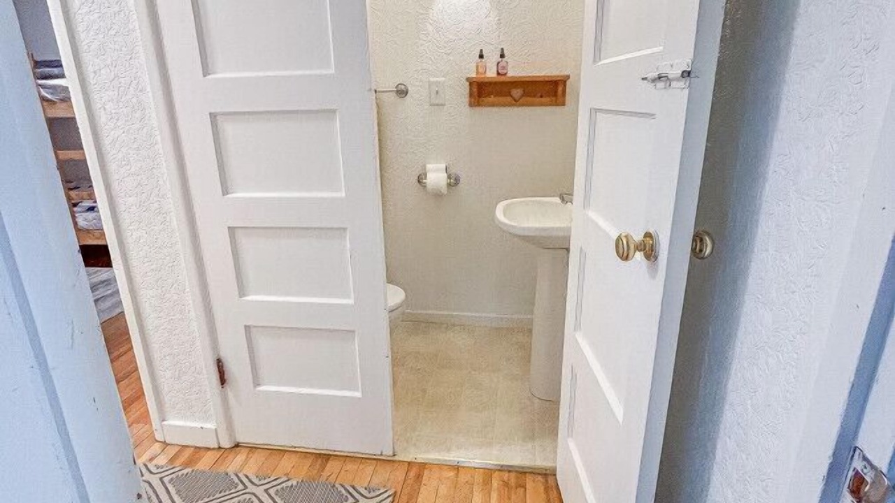 Photo of Bedroom in Okanagan-Similkameen