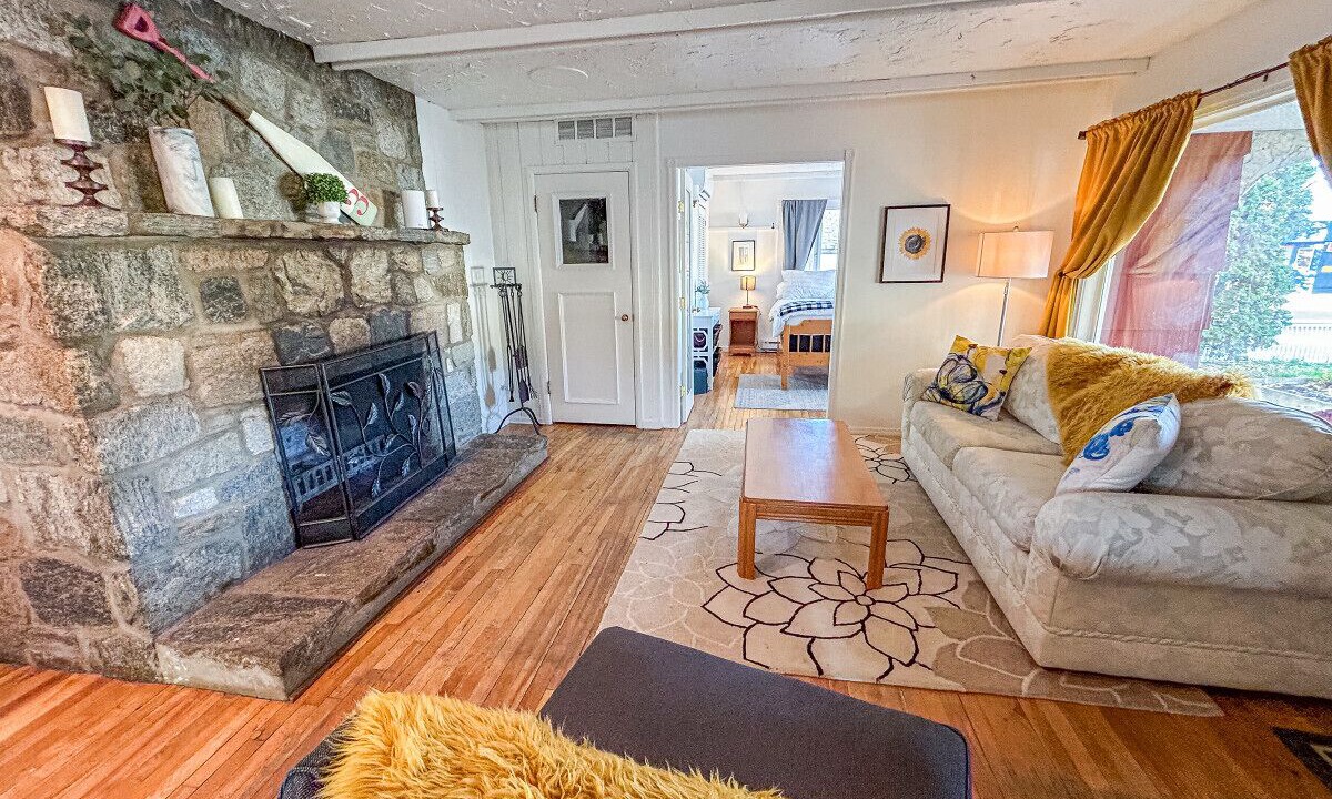 Photo of Livingroom in Okanagan-Similkameen