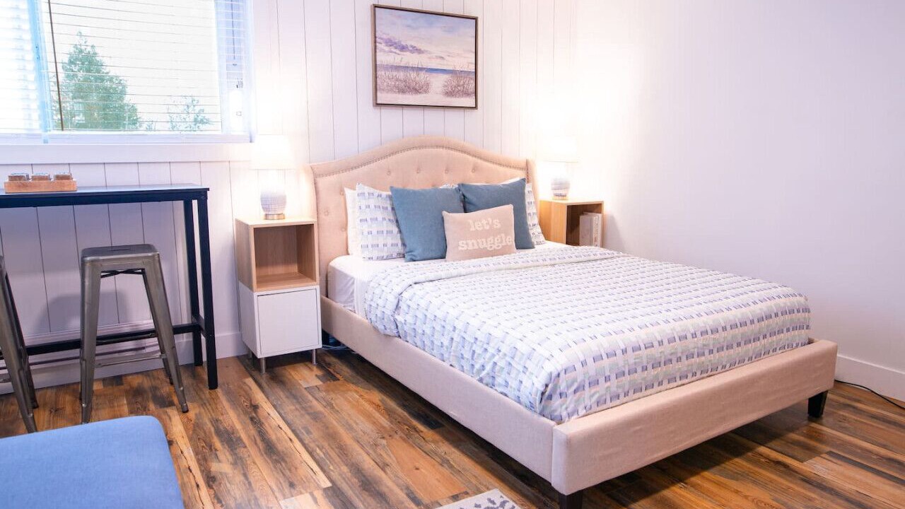 Photo of Bedroom in Harrison Hot Springs