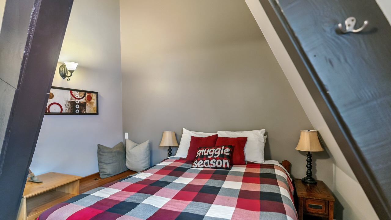 Photo of Bedroom in Silver Star Mountain