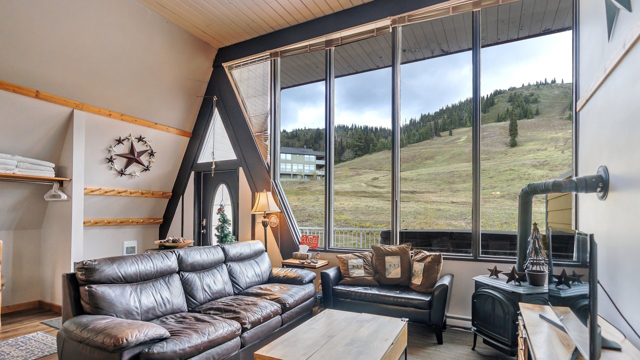 Photo of Livingroom in Silver Star Mountain