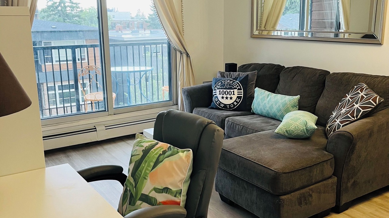 Photo of Livingroom in Bankview