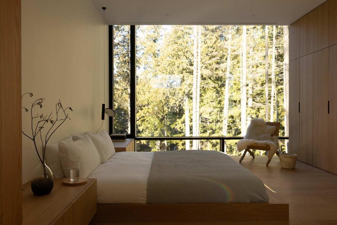 Photo of Bedroom in Sea to Sky Highway