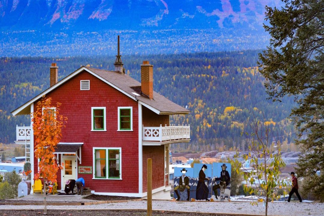 Photo of Others in Golden