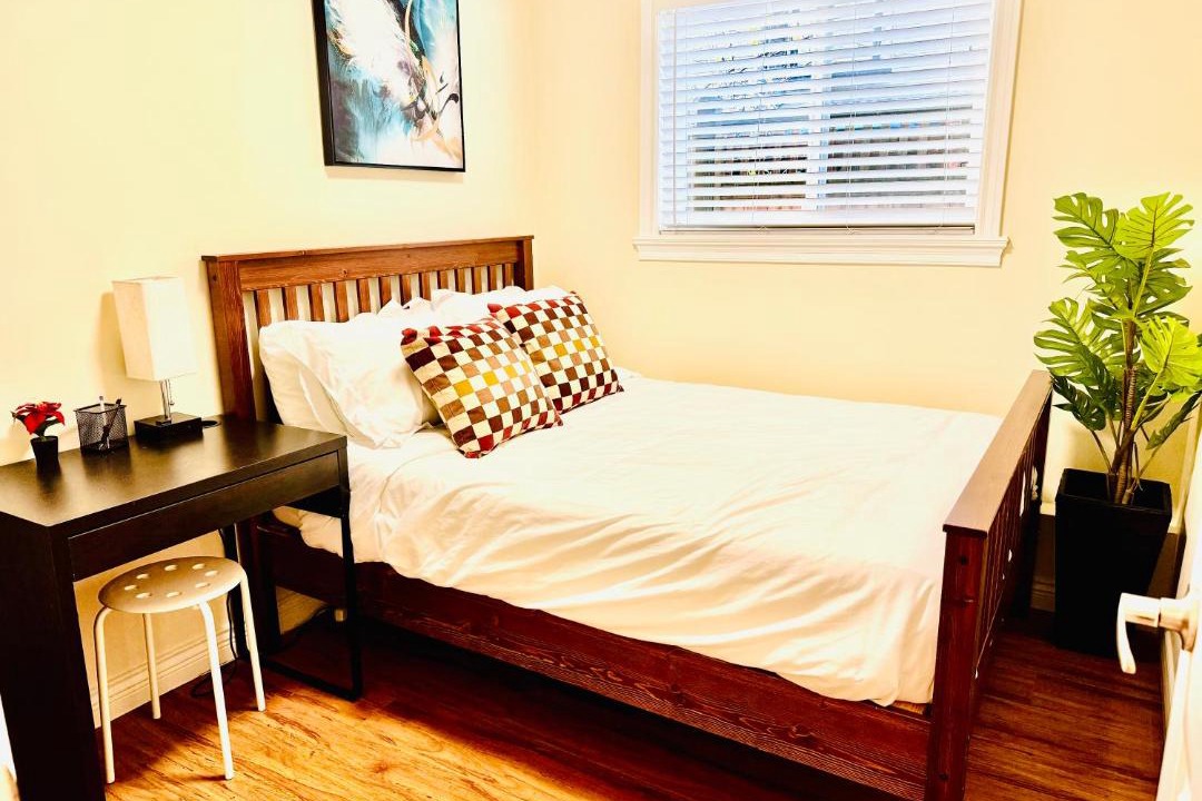 Photo of Bedroom in Renfrew-Collingwood