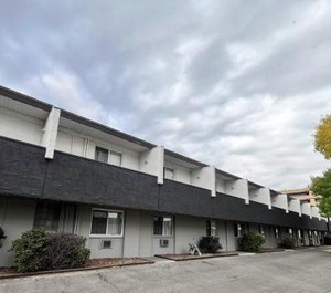 Econo Lodge Motel Village 