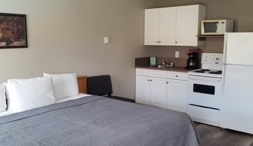 1 King Bed with Kitchen