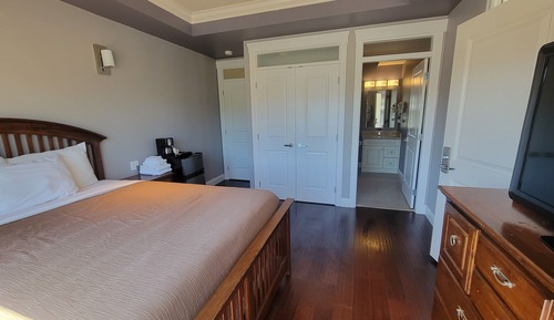 Queen Room Balcony Suite
