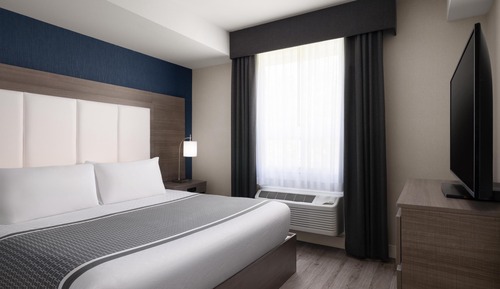 Standard Room, 1 King Bed, Non Smoking, Kitchenette