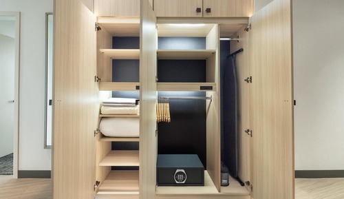 Suite, 1 Queen Bed with Sofa bed, Accessible (Mobility&Hearing,Roll-In Shower,W/D)