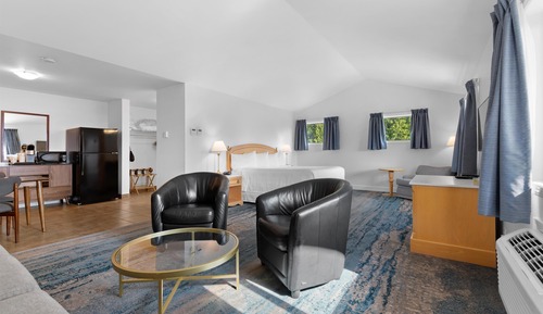 Suite, 1 King Bed, Balcony, Lake View